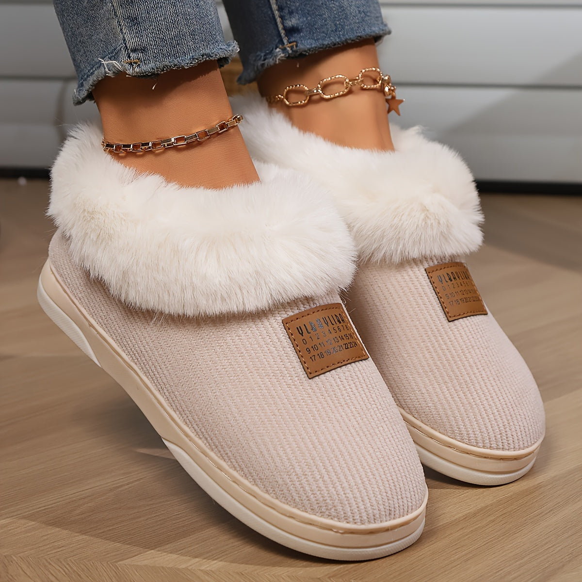 Schattige beige gevoerde pantoffels met antislipzool - Mirthe